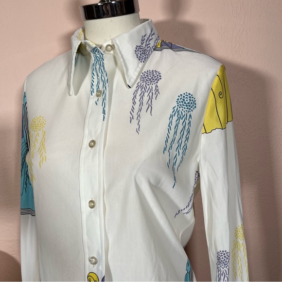 Vintage 1970 Mod Art Deco Lady Print Dagger collar Blouse - Picture 6 of 17